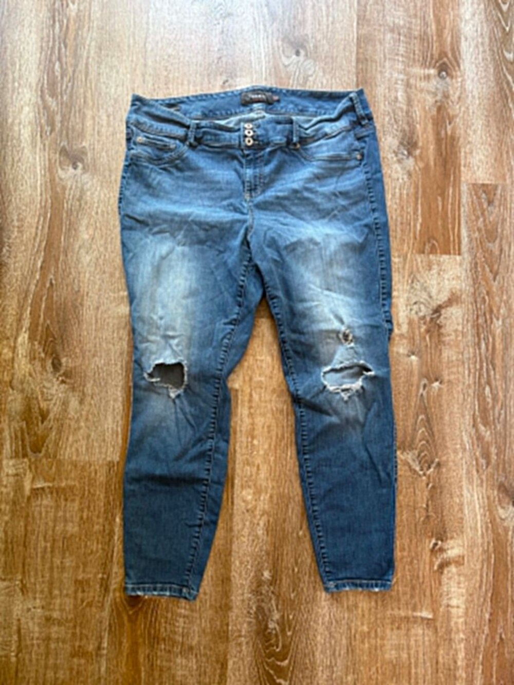Torrid EUC Size 22 Distressed Denim Jeans